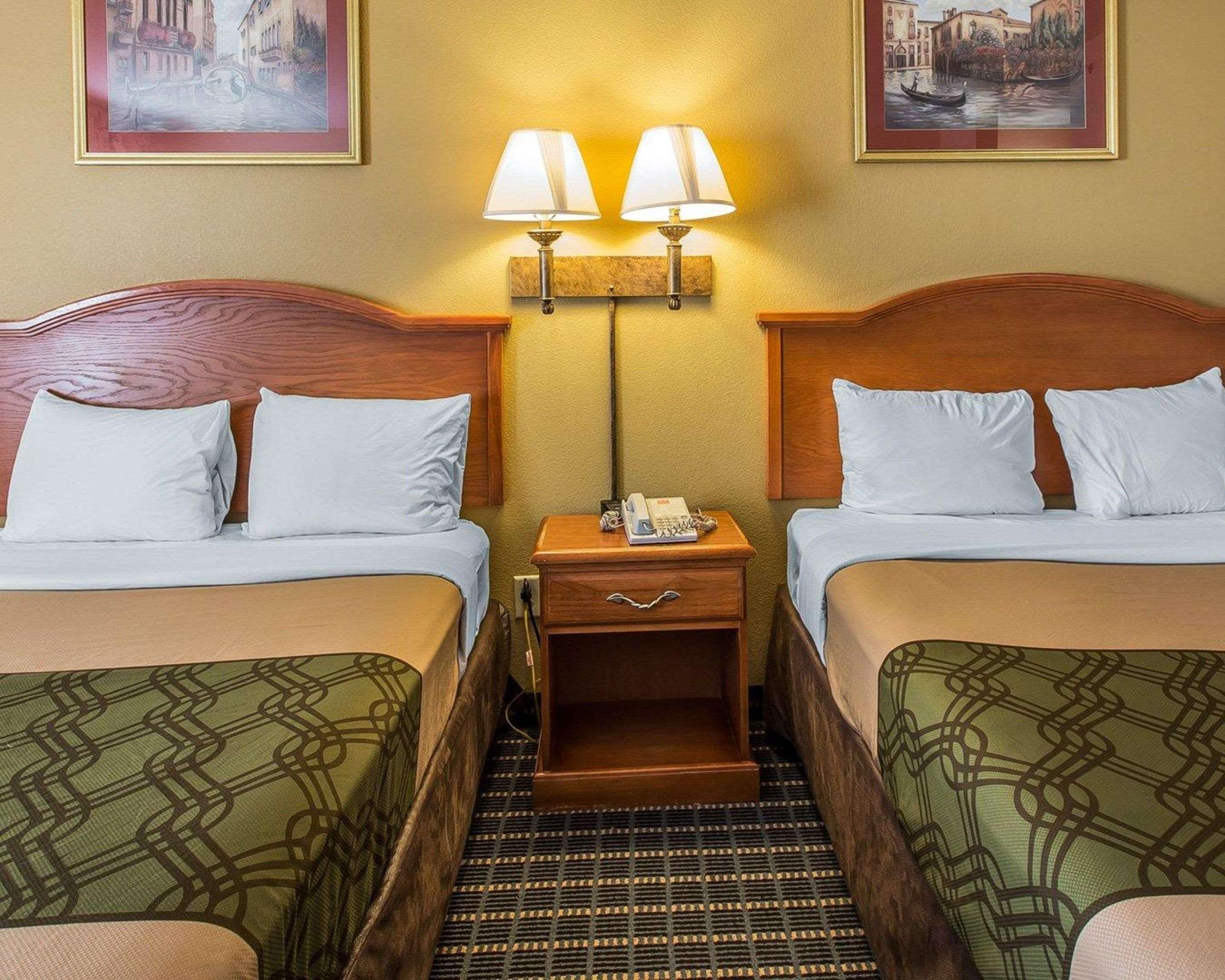 Econo Lodge Brunswick Buitenkant foto